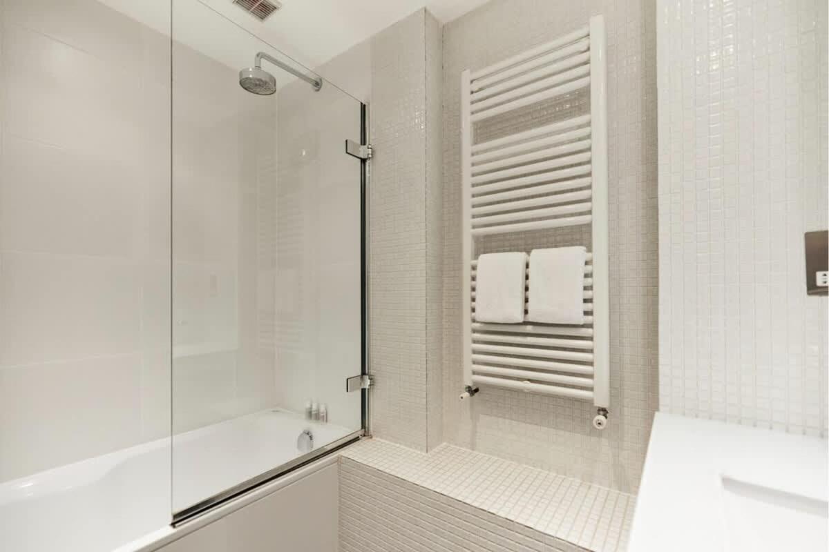 The South Kensington Wonder - Trendy 3bdr House With Garden Apartment London